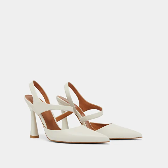 Pointed-toe pumps in ecru leather